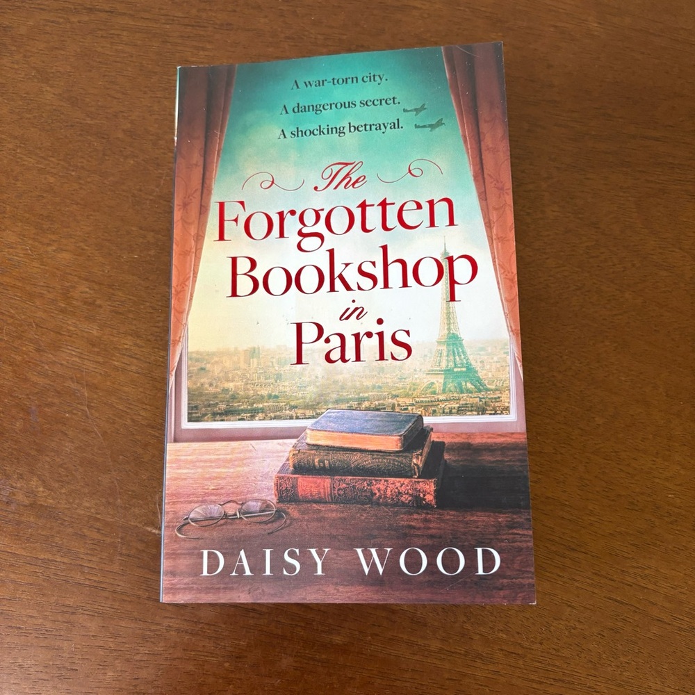 3/$20 📚 The Forgotten Bookshop in Paris Daisy Wood 2023 Avon Paperback